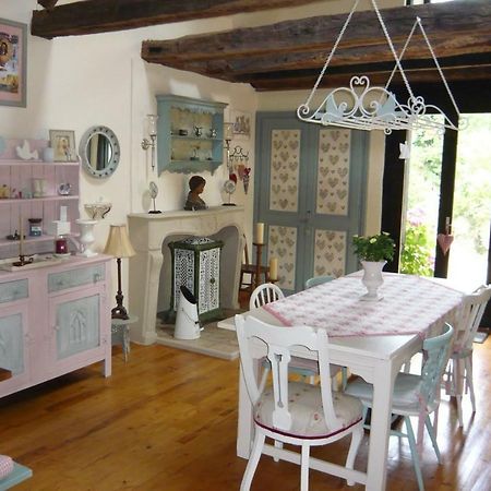 モンモリヨン L'Arbre D'Ange Bed & Breakfast エクステリア 写真