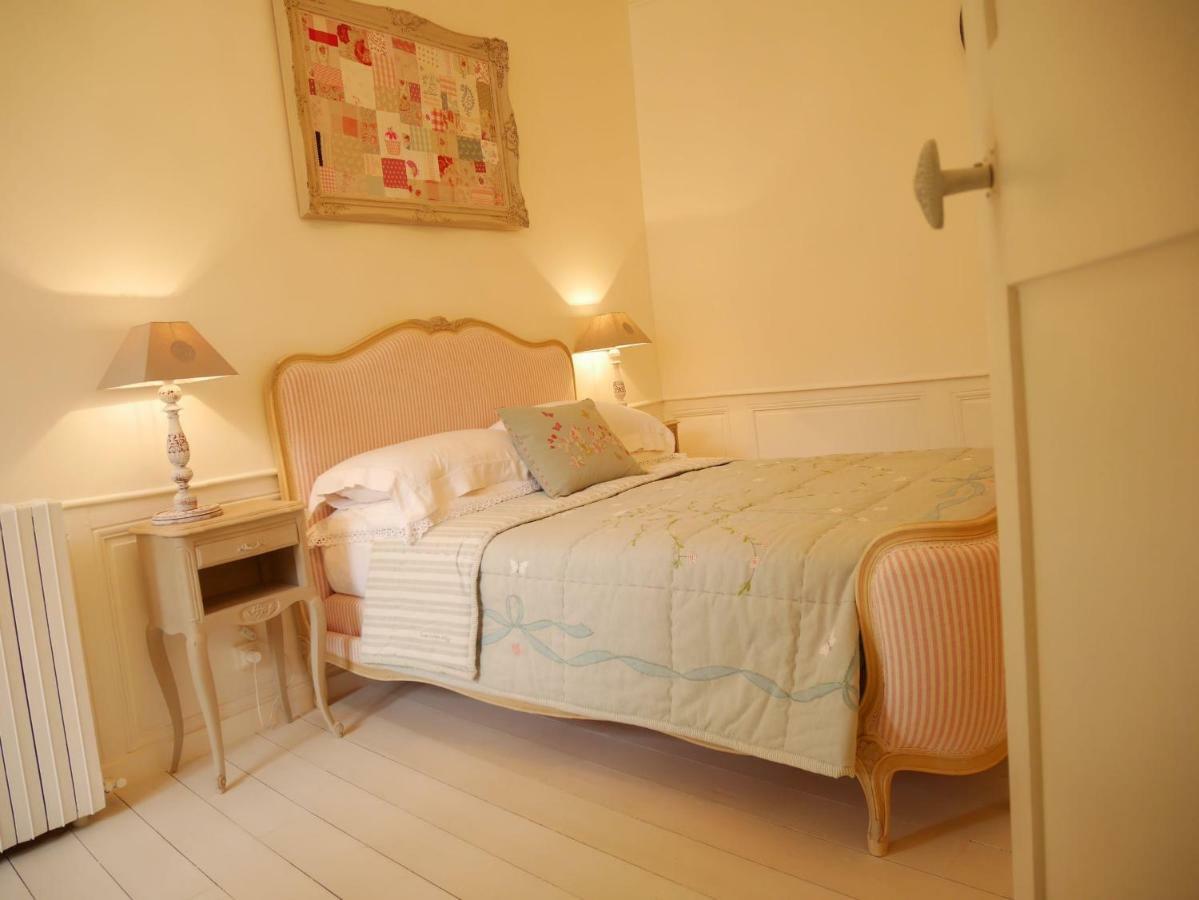 モンモリヨン L'Arbre D'Ange Bed & Breakfast エクステリア 写真