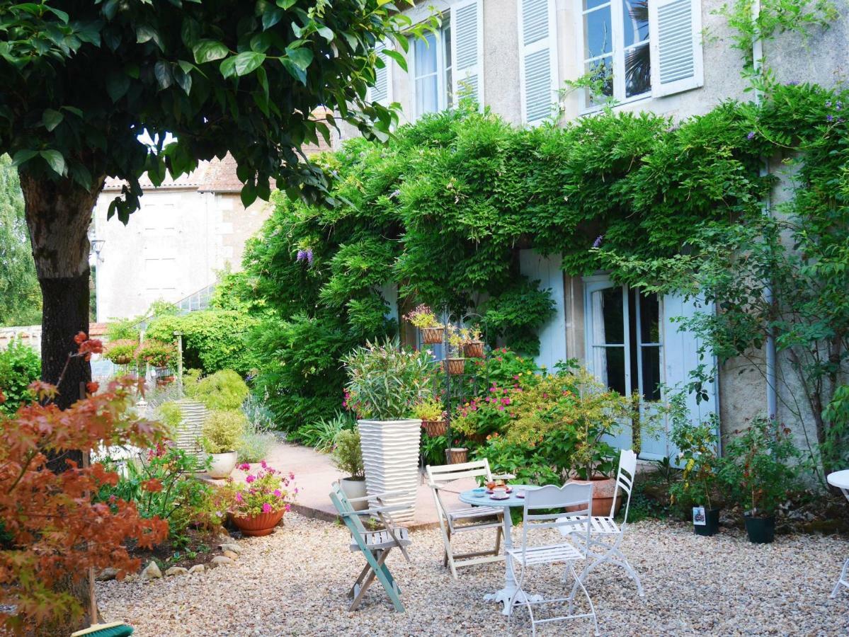 モンモリヨン L'Arbre D'Ange Bed & Breakfast エクステリア 写真