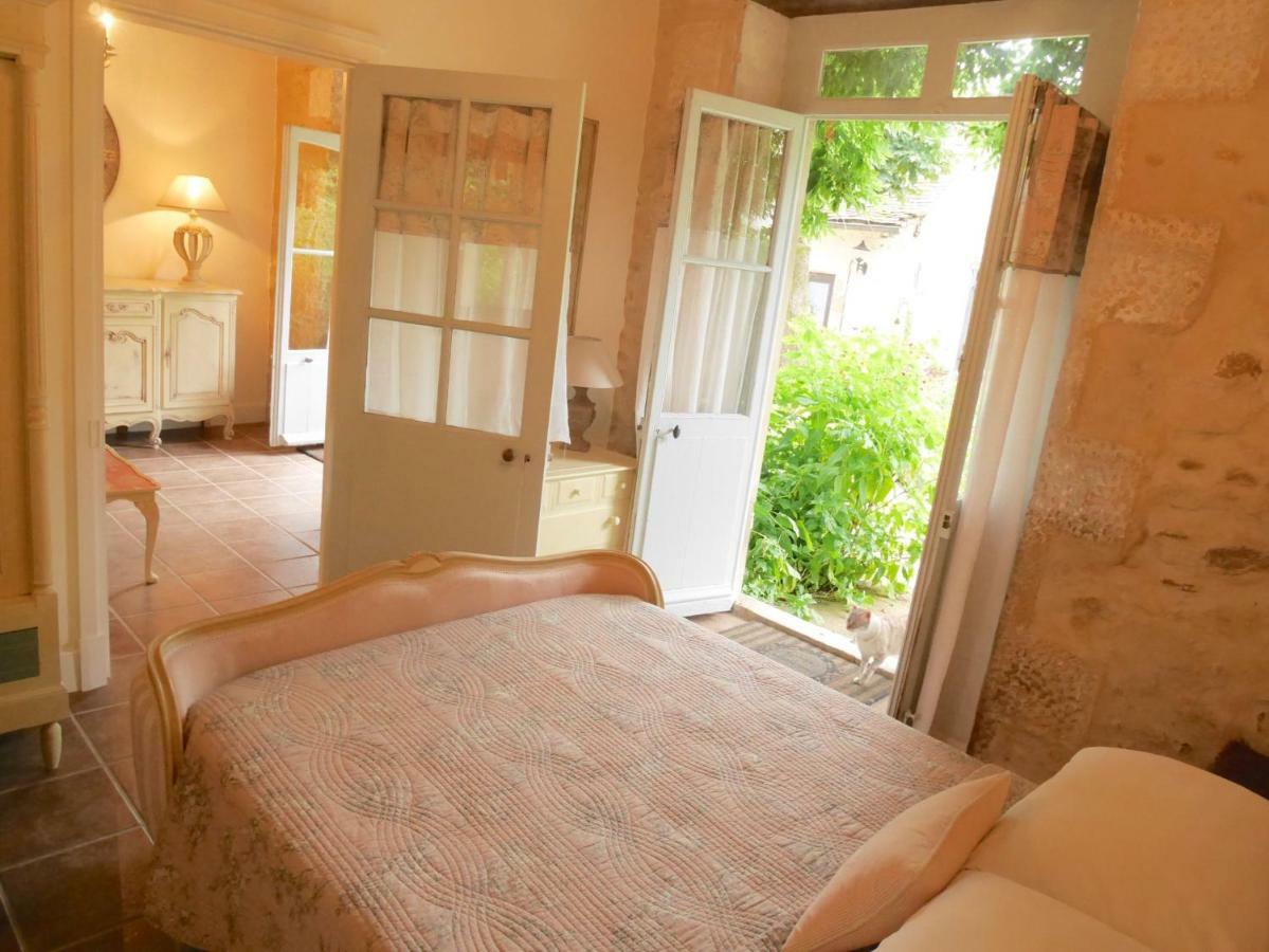 モンモリヨン L'Arbre D'Ange Bed & Breakfast エクステリア 写真