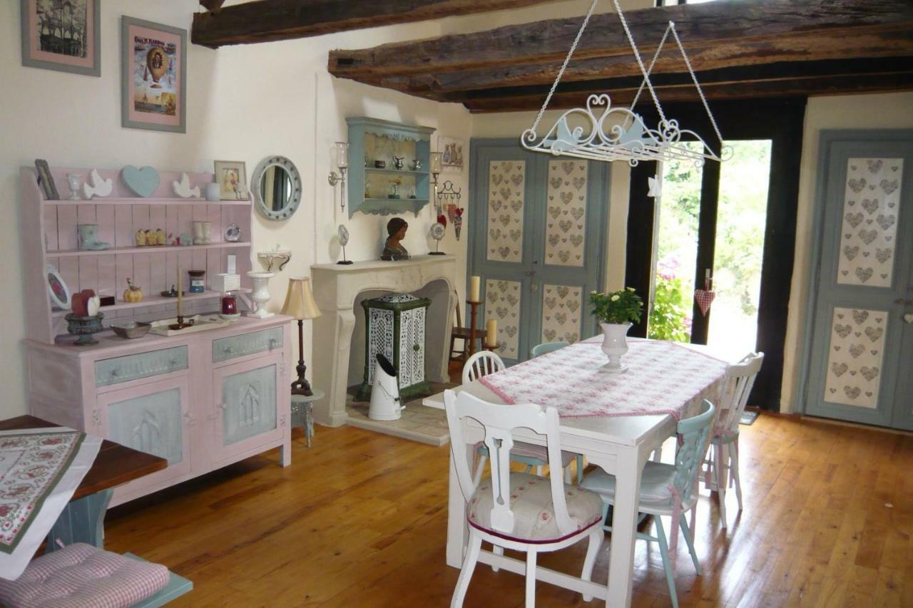 モンモリヨン L'Arbre D'Ange Bed & Breakfast エクステリア 写真